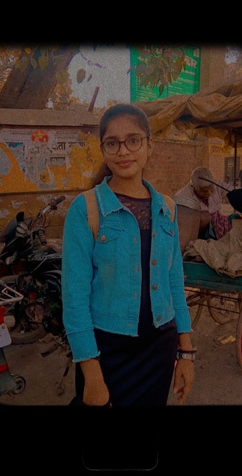 Kushi Sharma  home tutor in Varanasi.